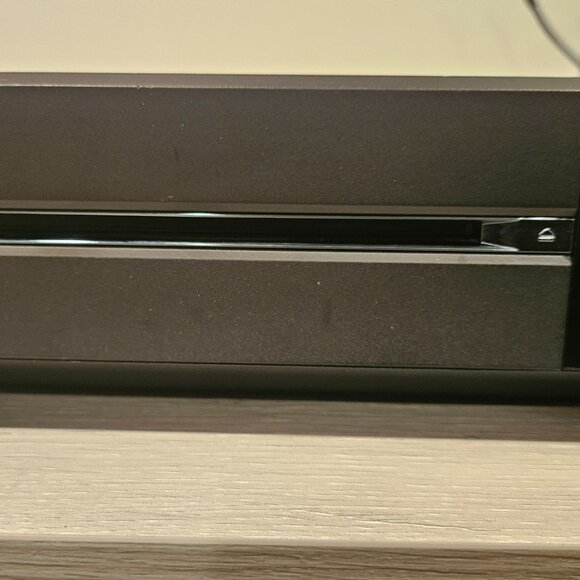 Microsoft Xbox One 500GB Gaming Console Model 1540 - Console Only - Picture 1 of 13